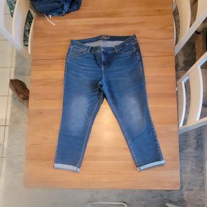 Torrid Boyfriend Straight Cropped Jeans (01)- Size 18R – Blue Denim – Previously